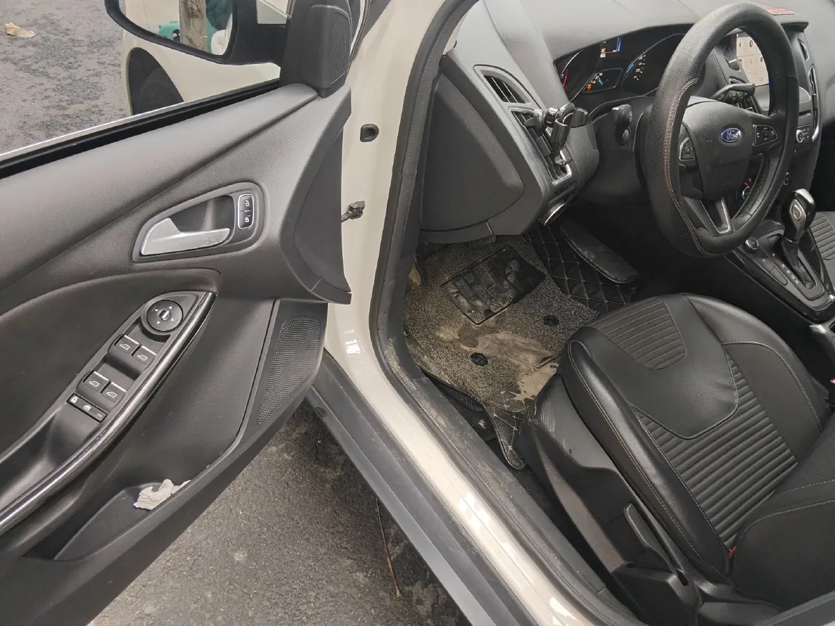 2017 Ford Focus 1.5T 181HP L4 6AT,autocango,china used car exporter,china ev exporter,chinese used car exporter,chinese used ev exporter