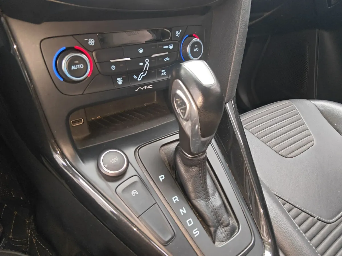 2017 Ford Focus 1.5T 181HP L4 6AT,autocango,china used car exporter,china ev exporter,chinese used car exporter,chinese used ev exporter