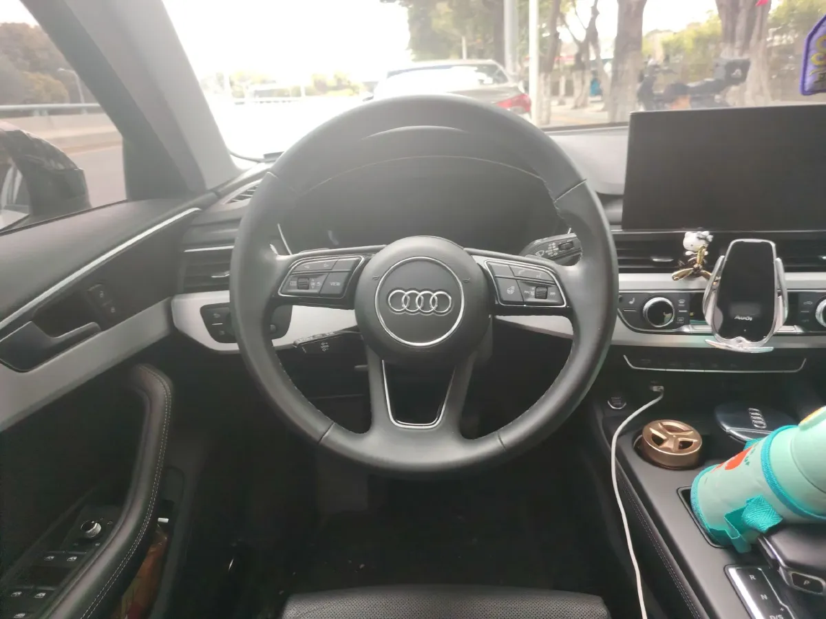 2022 Audi A4L 2.0T 190HP L4 7DCT,autocango,china used car exporter,china ev exporter,chinese used car exporter,chinese used ev exporter