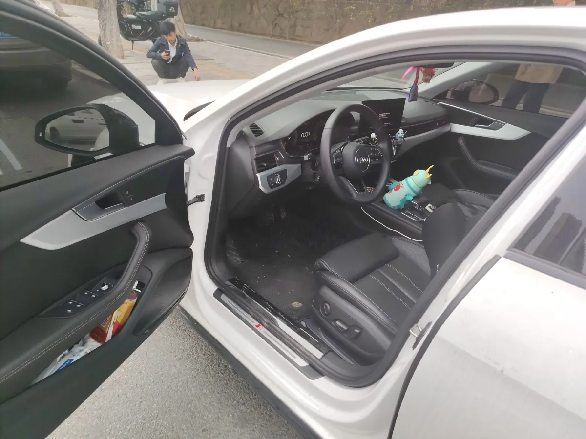 2022 Audi A4L 2.0T 190HP L4 7DCT,autocango,china used car exporter,china ev exporter,chinese used car exporter,chinese used ev exporter