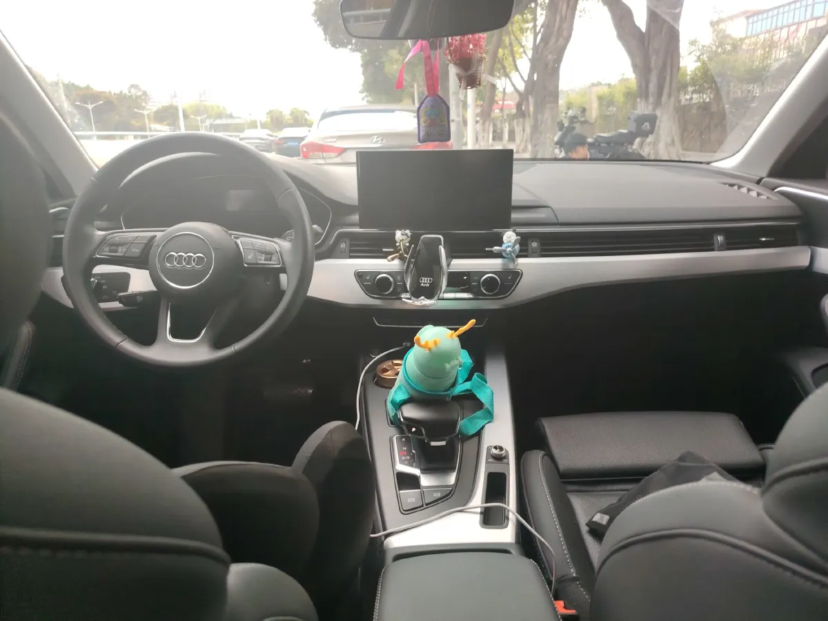 2022 Audi A4L 2.0T 190HP L4 7DCT,autocango,china used car exporter,china ev exporter,chinese used car exporter,chinese used ev exporter