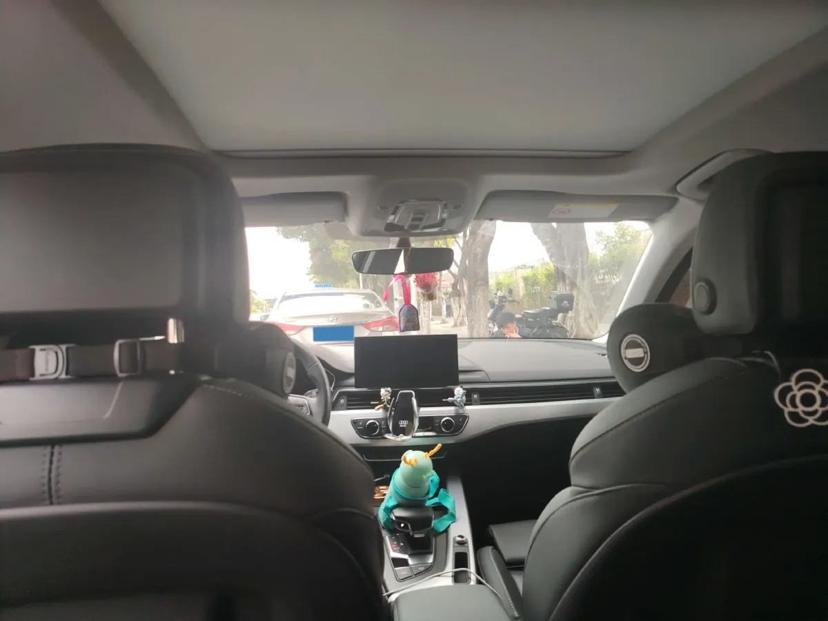 2022 Audi A4L 2.0T 190HP L4 7DCT,autocango,china used car exporter,china ev exporter,chinese used car exporter,chinese used ev exporter