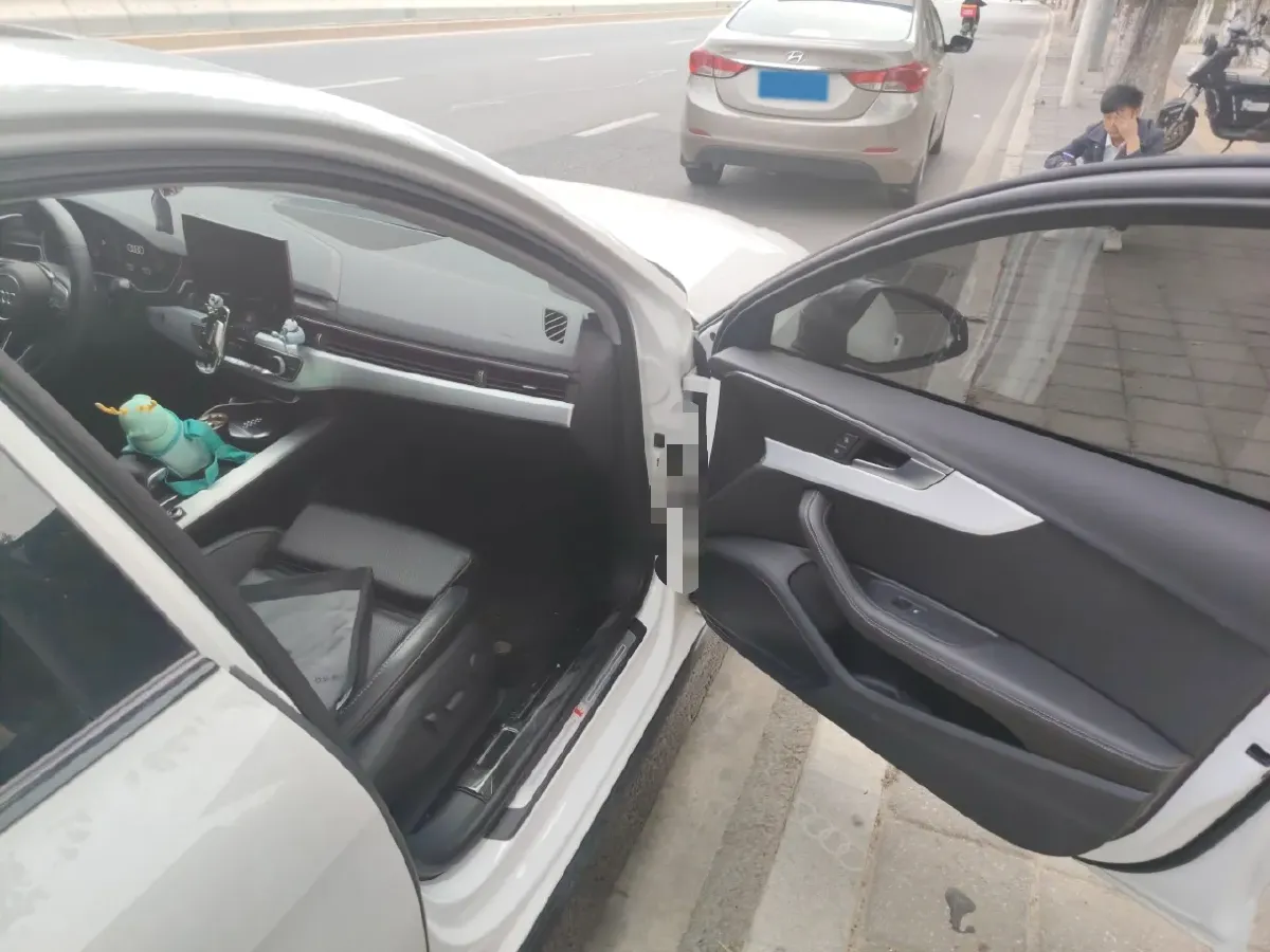 2022 Audi A4L 2.0T 190HP L4 7DCT,autocango,china used car exporter,china ev exporter,chinese used car exporter,chinese used ev exporter