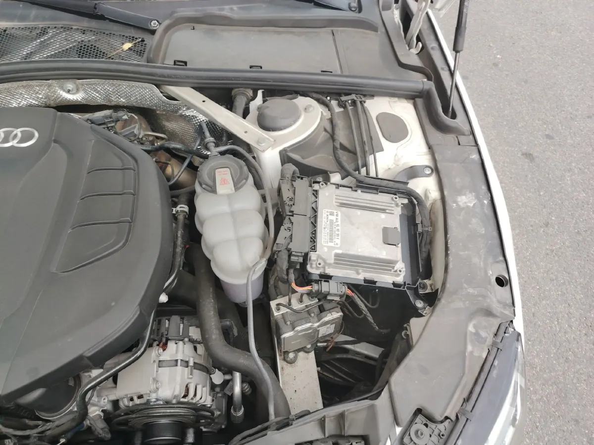 2022 Audi A4L 2.0T 190HP L4 7DCT,autocango,china used car exporter,china ev exporter,chinese used car exporter,chinese used ev exporter