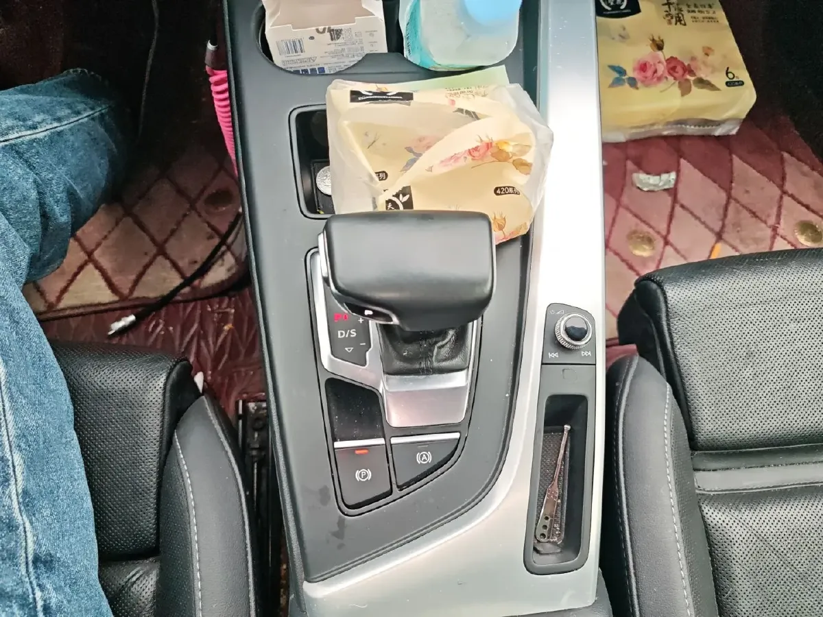 2020 Audi A4L 2.0T 190HP L4 7DCT,autocango,china used car exporter,china ev exporter,chinese used car exporter,chinese used ev exporter