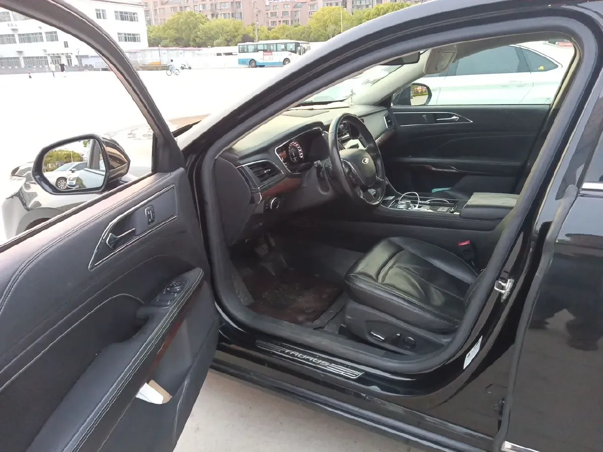 2015 Ford Taurus 2.7T 329HP V6 6AT,autocango,china used car exporter,china ev exporter,chinese used car exporter,chinese used ev exporter
