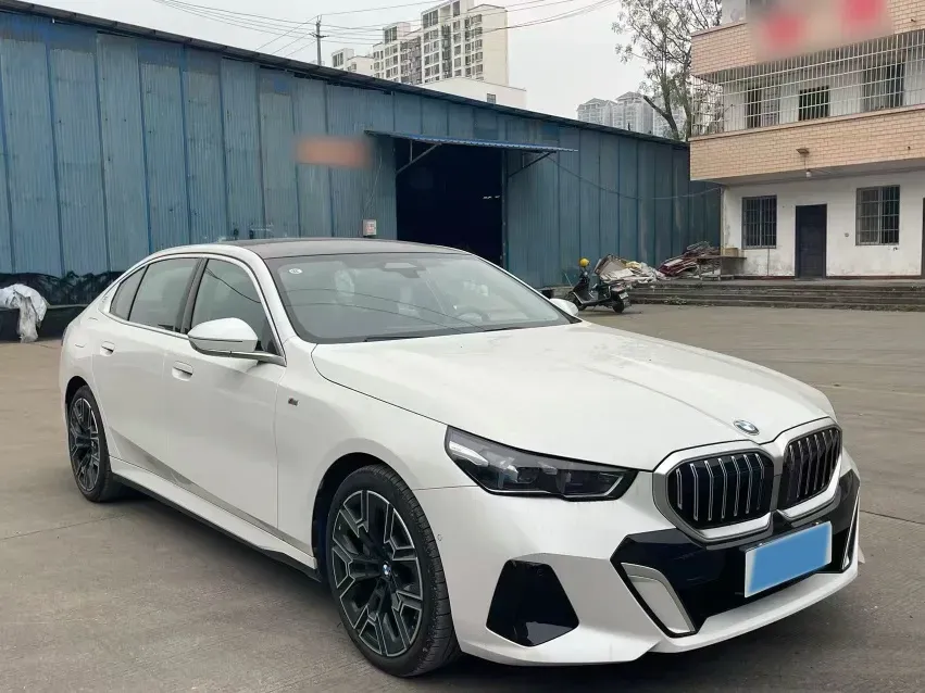 2025 BMW 5 Series 2.0T 258HP L4 8AT,autocango,china used car exporter,china ev exporter,chinese used car exporter,chinese used ev exporter