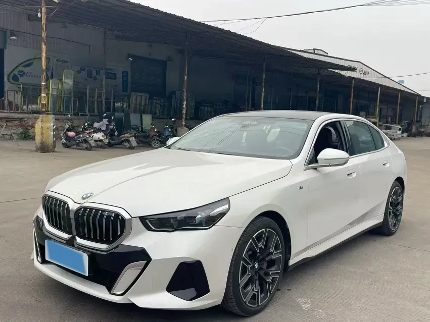 2025 BMW 5 Series 2.0T 258HP L4 8AT,autocango,china used car exporter,china ev exporter,chinese used car exporter,chinese used ev exporter