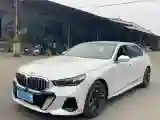 2025 BMW 5 Series 2.0T 258HP L4 8AT