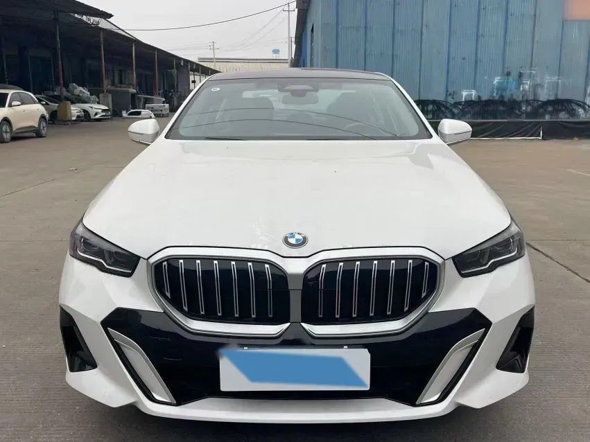 2025 BMW 5 Series 2.0T 258HP L4 8AT,autocango,china used car exporter,china ev exporter,chinese used car exporter,chinese used ev exporter