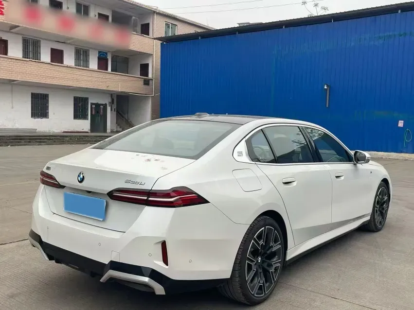 2025 BMW 5 Series 2.0T 258HP L4 8AT,autocango,china used car exporter,china ev exporter,chinese used car exporter,chinese used ev exporter