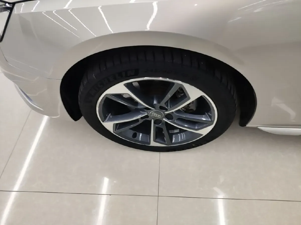 2020 Audi A4L 2.0T 190HP L4 7DCT,autocango,china used car exporter,china ev exporter,chinese used car exporter,chinese used ev exporter