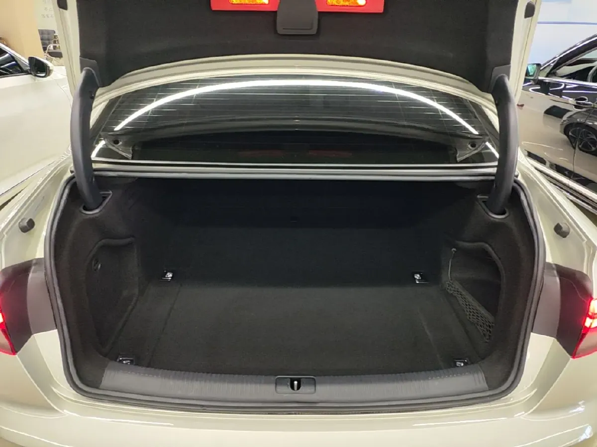 2020 Audi A4L 2.0T 190HP L4 7DCT,autocango,china used car exporter,china ev exporter,chinese used car exporter,chinese used ev exporter