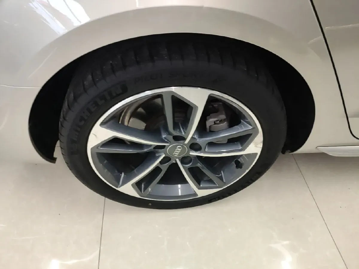 2020 Audi A4L 2.0T 190HP L4 7DCT,autocango,china used car exporter,china ev exporter,chinese used car exporter,chinese used ev exporter