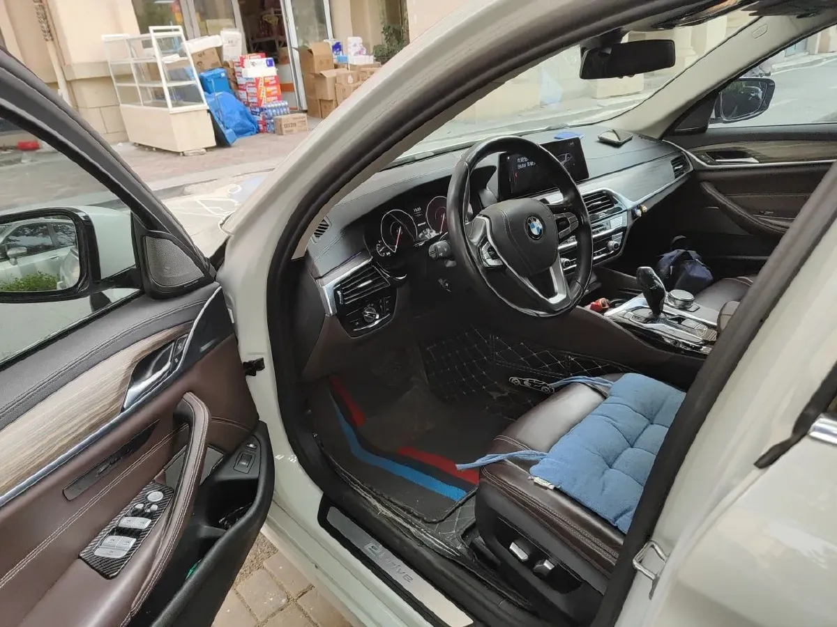 2019 BMW 5 Series 2.0T 184HP L4 8AT PHEV 13KWH,autocango,china used car exporter,china ev exporter,chinese used car exporter,chinese used ev exporter