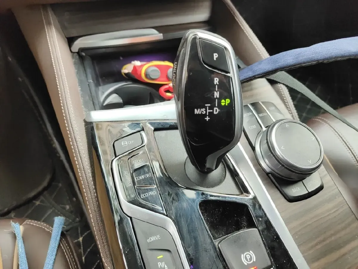 2019 BMW 5 Series 2.0T 184HP L4 8AT PHEV 13KWH,autocango,china used car exporter,china ev exporter,chinese used car exporter,chinese used ev exporter