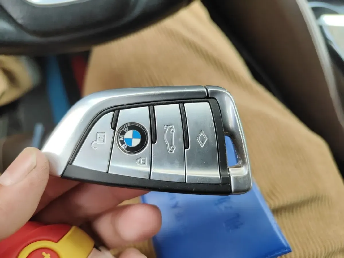 2019 BMW 5 Series 2.0T 184HP L4 8AT PHEV 13KWH,autocango,china used car exporter,china ev exporter,chinese used car exporter,chinese used ev exporter