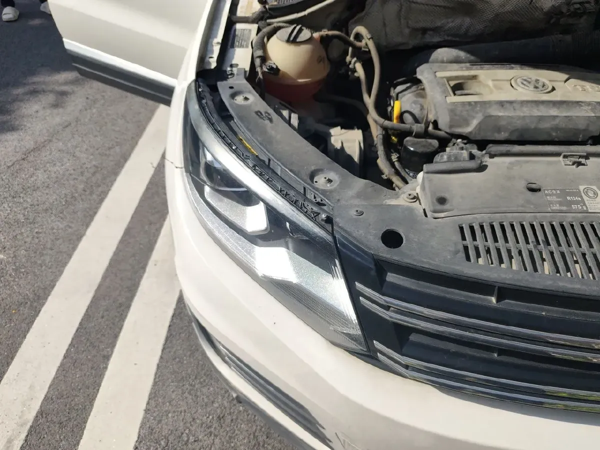 2015 Volkswagen Tiguan 1.8T 160HP L4 6AT,autocango,china used car exporter,china ev exporter,chinese used car exporter,chinese used ev exporter