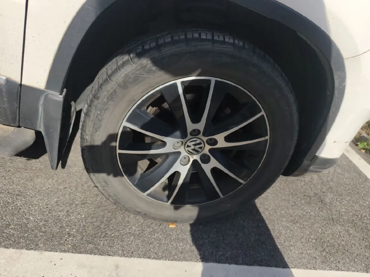 2015 Volkswagen Tiguan 1.8T 160HP L4 6AT,autocango,china used car exporter,china ev exporter,chinese used car exporter,chinese used ev exporter