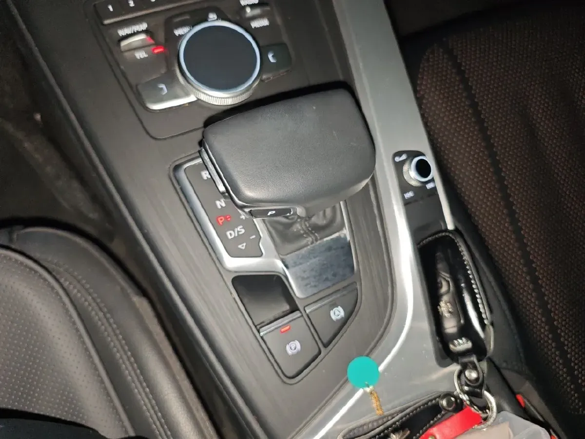 2019 Audi A4L 2.0T 190HP L4 7DCT,autocango,china used car exporter,china ev exporter,chinese used car exporter,chinese used ev exporter