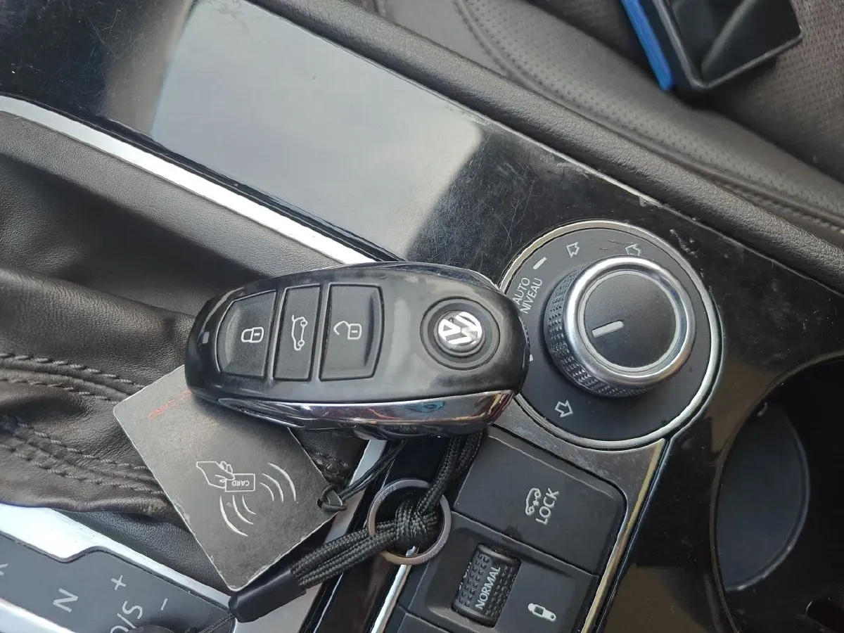 2017 Volkswagen Touareg 3.0T 320HP V6 8AT,autocango,china used car exporter,china ev exporter,chinese used car exporter,chinese used ev exporter