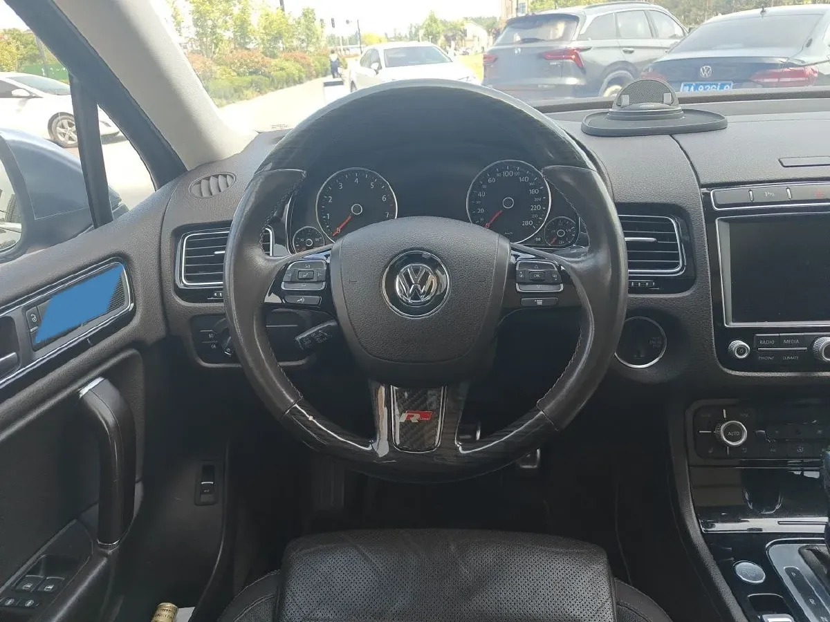 2017 Volkswagen Touareg 3.0T 320HP V6 8AT,autocango,china used car exporter,china ev exporter,chinese used car exporter,chinese used ev exporter