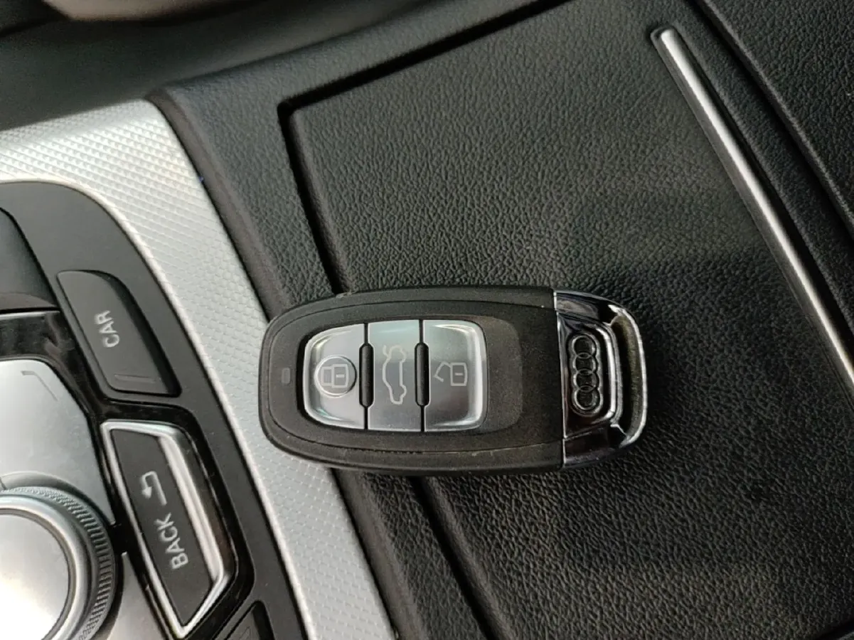 2015 Audi A6L 2.0T 180HP L4 CVT,autocango,china used car exporter,china ev exporter,chinese used car exporter,chinese used ev exporter