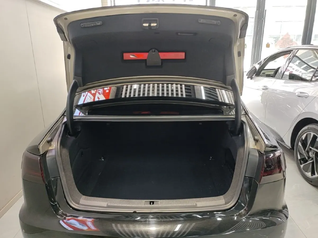 2015 Audi A6L 2.0T 180HP L4 CVT,autocango,china used car exporter,china ev exporter,chinese used car exporter,chinese used ev exporter