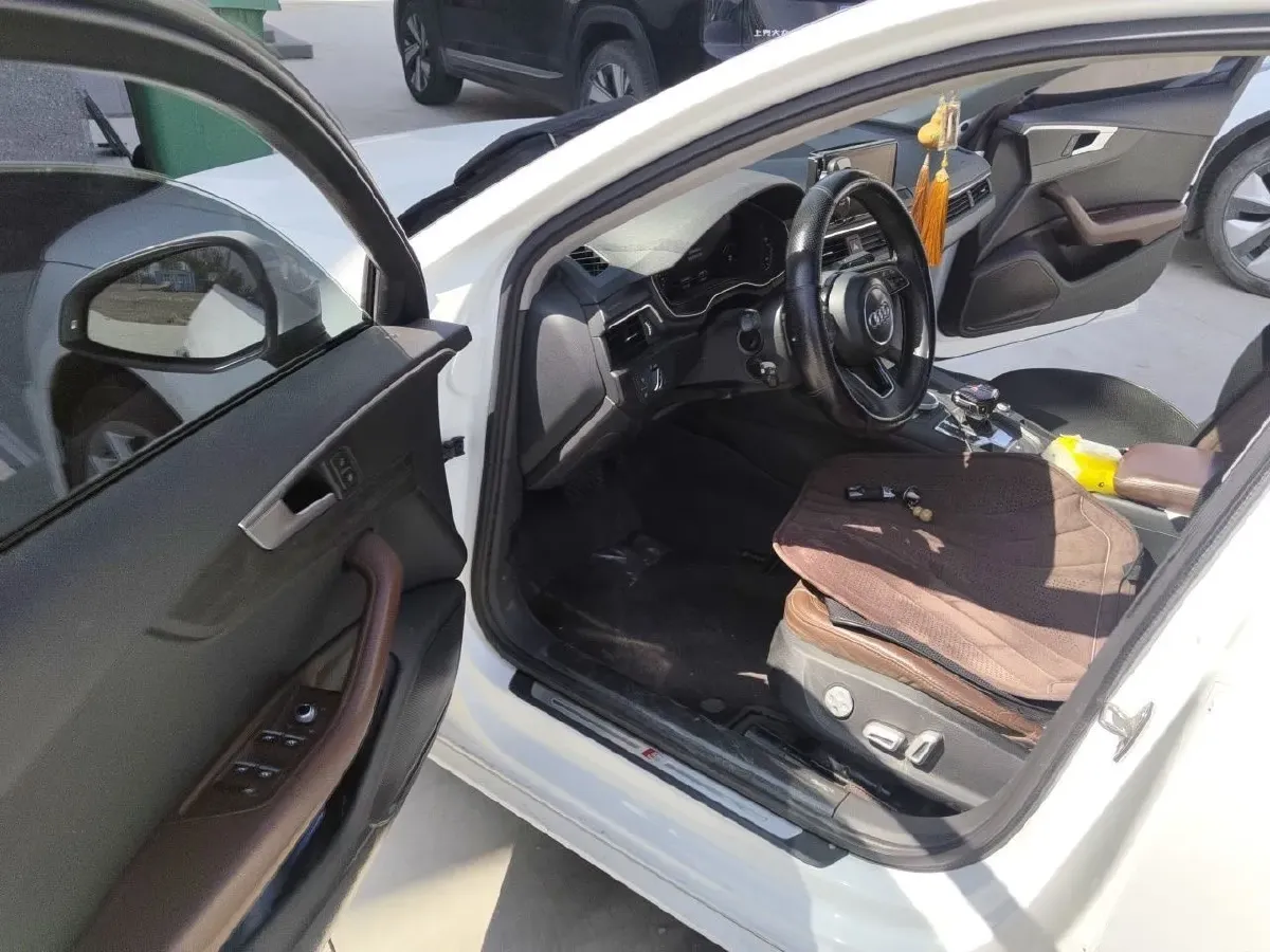 2018 Audi A4L 2.0T 190HP L4 7DCT,autocango,china used car exporter,china ev exporter,chinese used car exporter,chinese used ev exporter