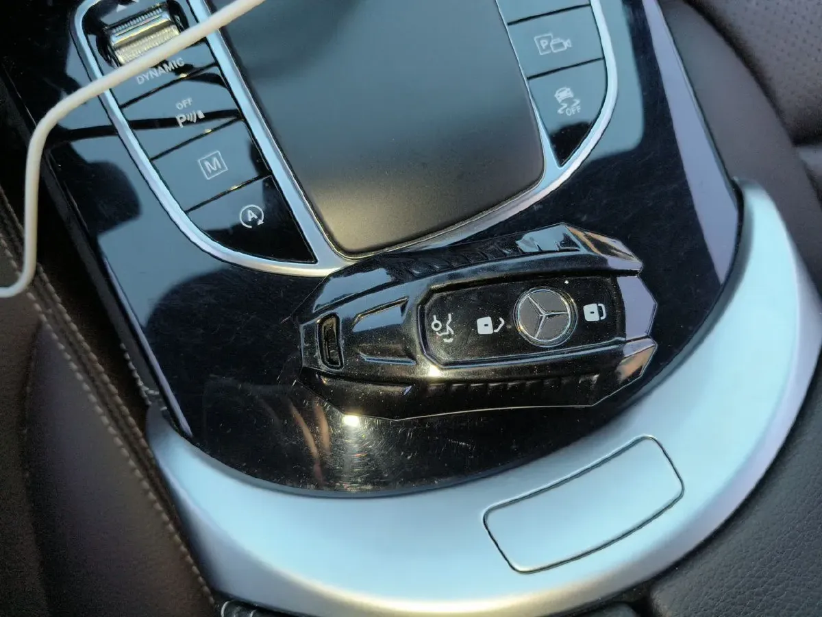 2021 Mercedes-Benz GLC Class 2.0T 197HP L4 9AT,autocango,china used car exporter,china ev exporter,chinese used car exporter,chinese used ev exporter