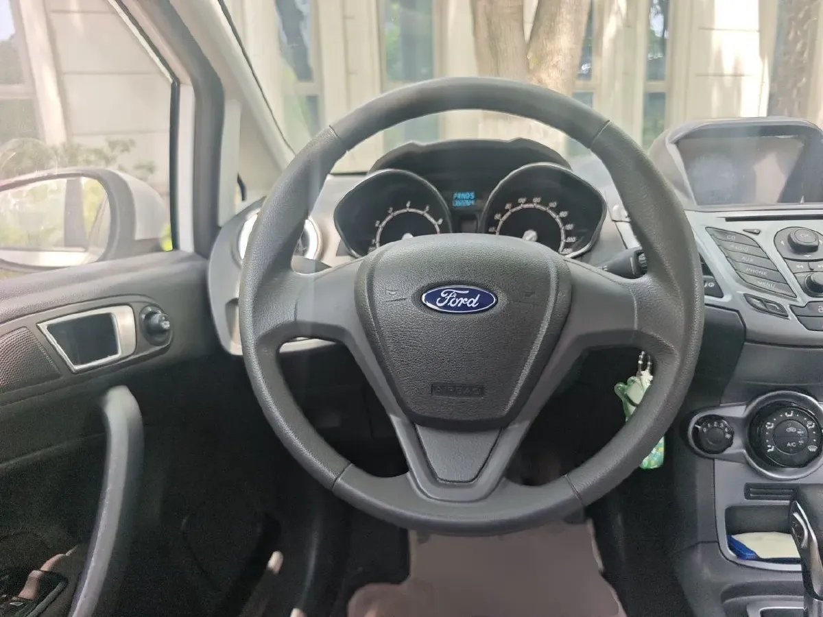 2013 Ford Fiesta 1.5L 110HP L4 6DCT,autocango,china used car exporter,china ev exporter,chinese used car exporter,chinese used ev exporter