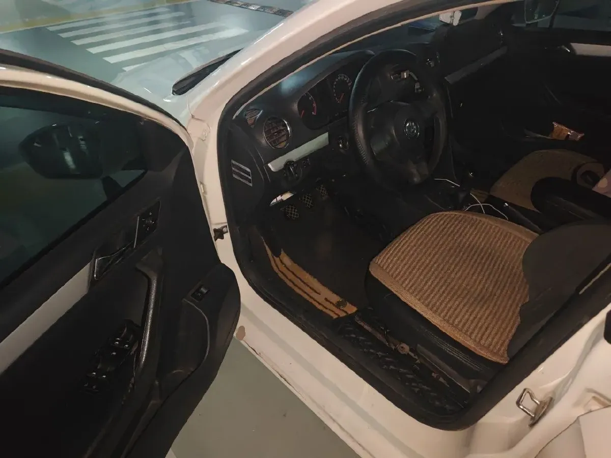 2015 Volkswagen Jetta 1.6L 110HP L4 5MT,autocango,china used car exporter,china ev exporter,chinese used car exporter,chinese used ev exporter