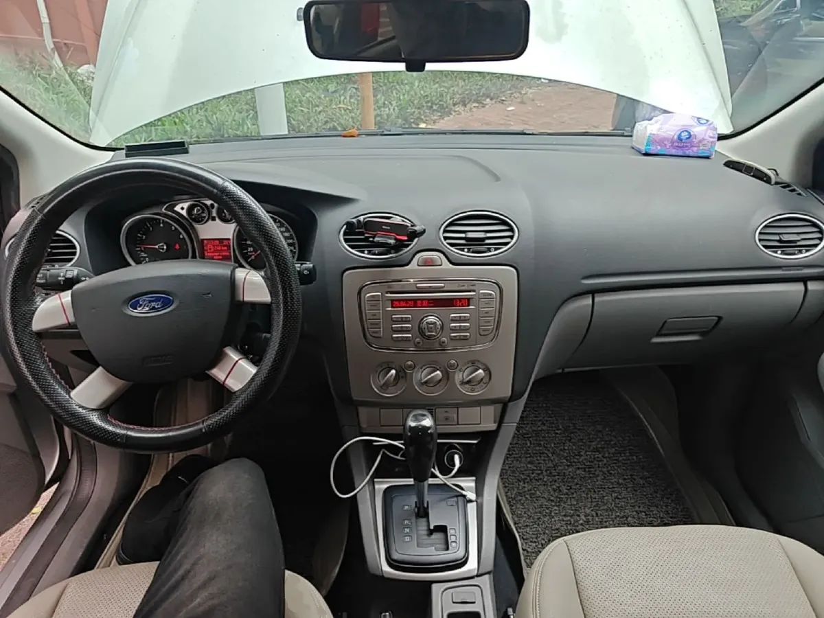 2013 Ford Focus 1.8L 124HP L4 4AT,autocango,china used car exporter,china ev exporter,chinese used car exporter,chinese used ev exporter