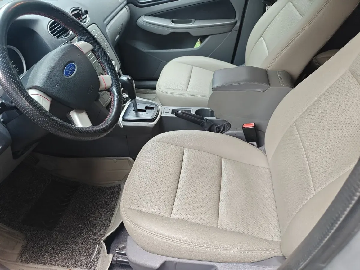 2013 Ford Focus 1.8L 124HP L4 4AT,autocango,china used car exporter,china ev exporter,chinese used car exporter,chinese used ev exporter