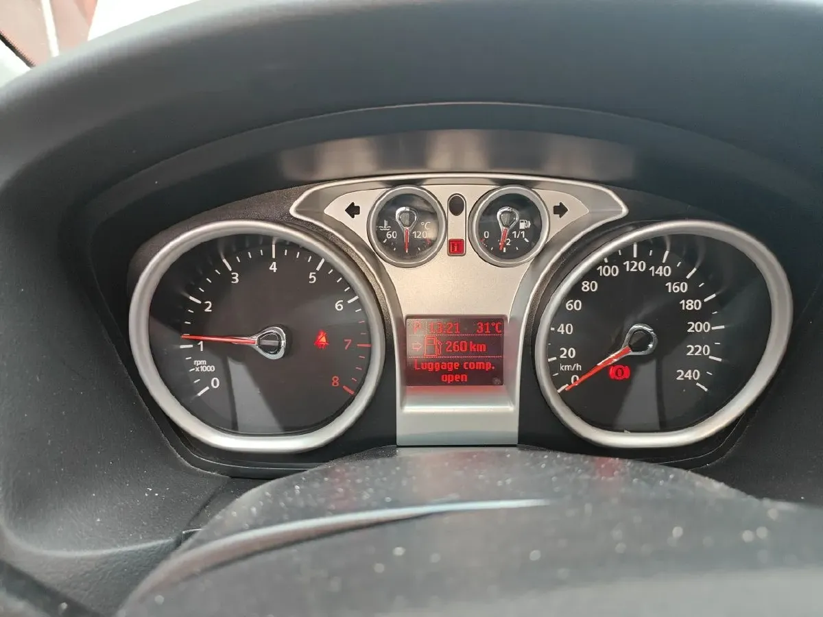 2013 Ford Focus 1.8L 124HP L4 4AT,autocango,china used car exporter,china ev exporter,chinese used car exporter,chinese used ev exporter