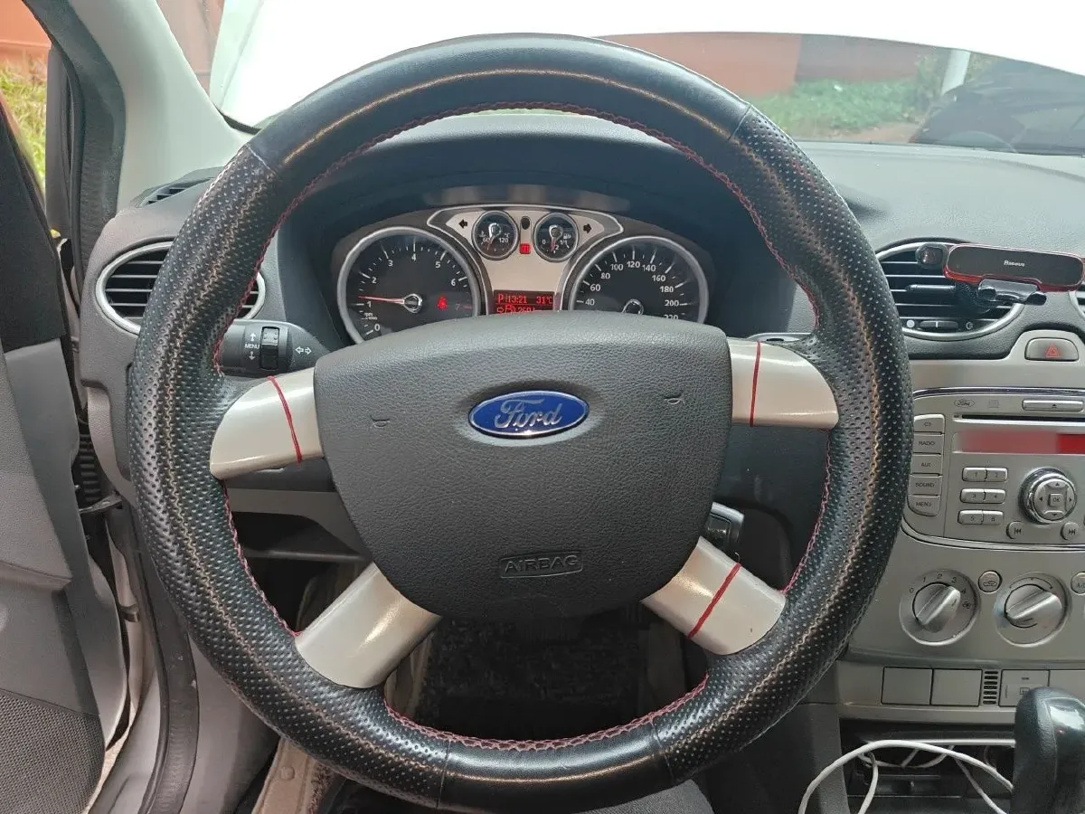 2013 Ford Focus 1.8L 124HP L4 4AT,autocango,china used car exporter,china ev exporter,chinese used car exporter,chinese used ev exporter