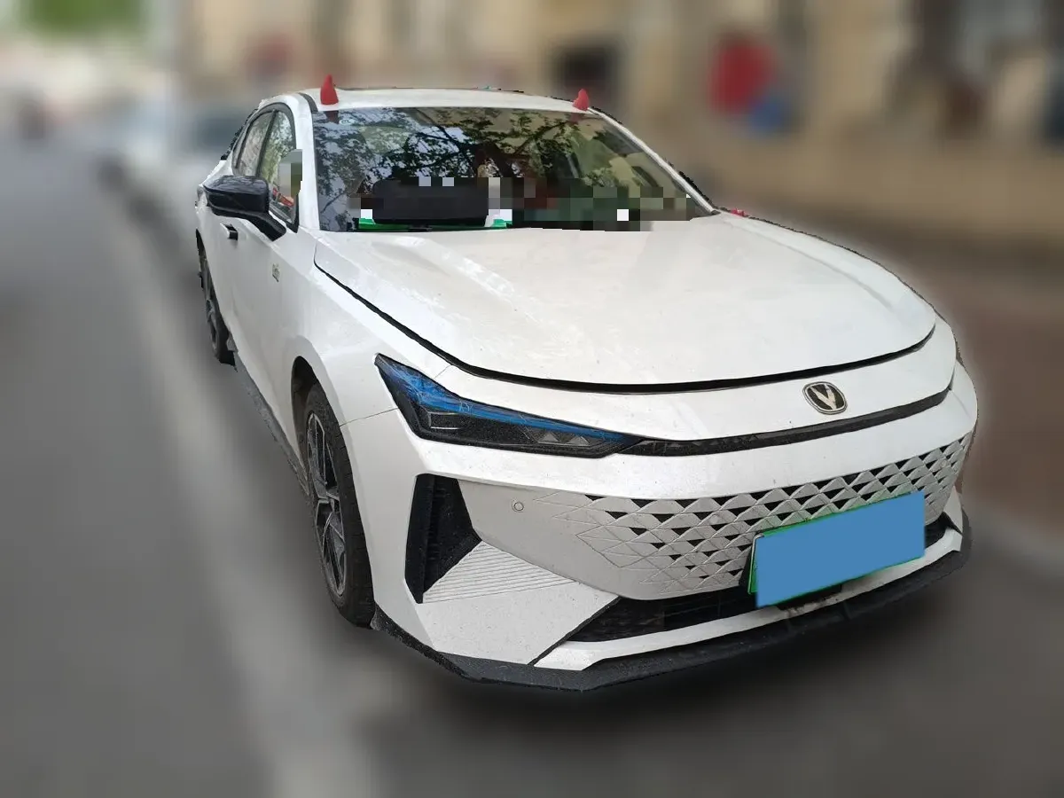 2024 ChangAn UNI-V iDD 1.5L 110HP L4 E-CVT PHEV 18.99KWH,autocango,china used car exporter,china ev exporter,chinese used car exporter,chinese used ev exporter