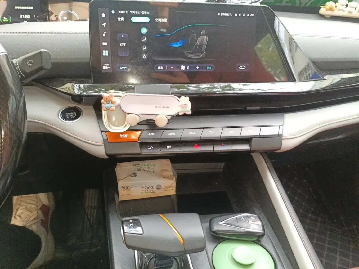 2024 ChangAn UNI-V iDD 1.5L 110HP L4 E-CVT PHEV 18.99KWH,autocango,china used car exporter,china ev exporter,chinese used car exporter,chinese used ev exporter