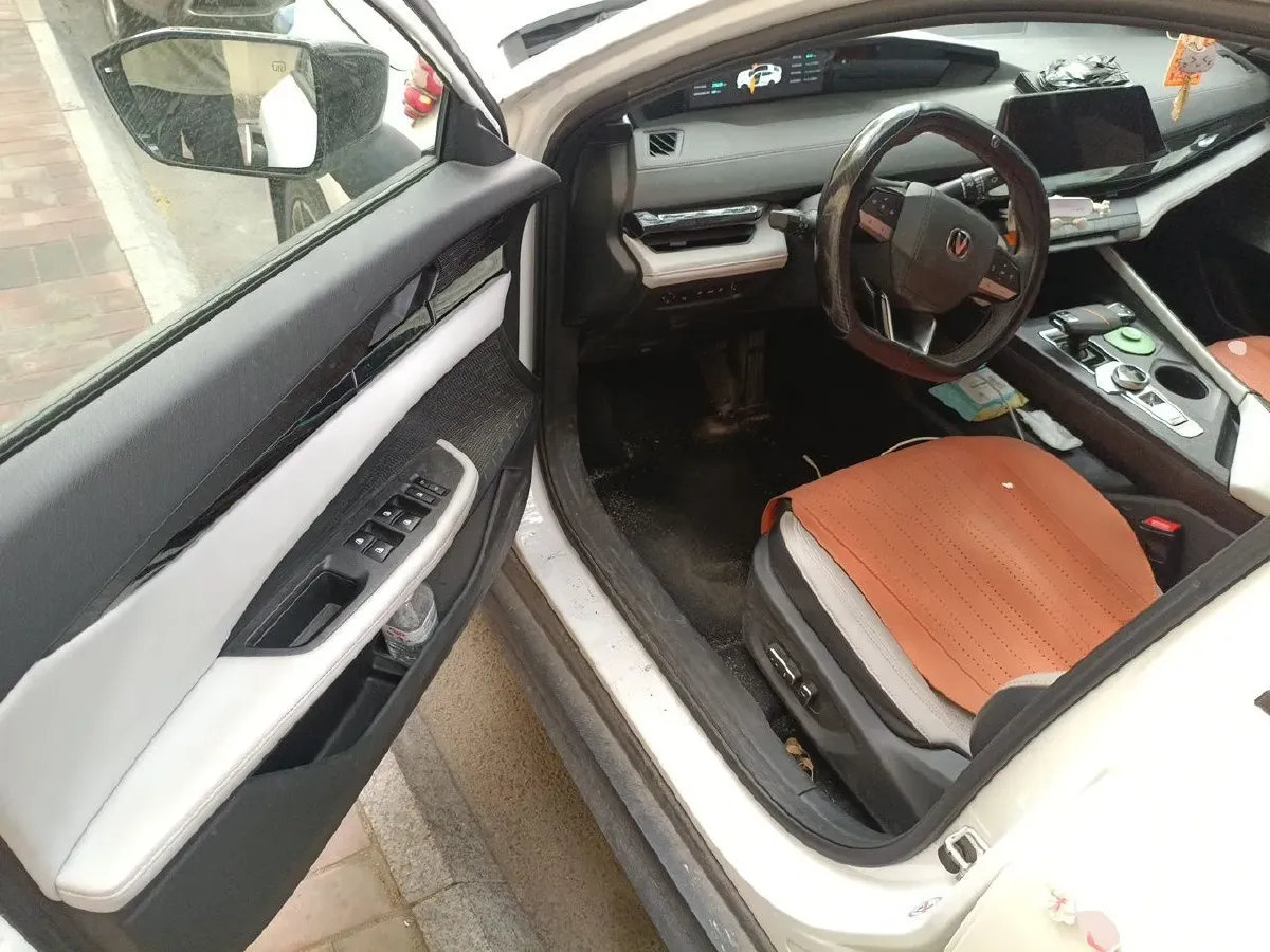 2024 ChangAn UNI-V iDD 1.5L 110HP L4 E-CVT PHEV 18.99KWH,autocango,china used car exporter,china ev exporter,chinese used car exporter,chinese used ev exporter