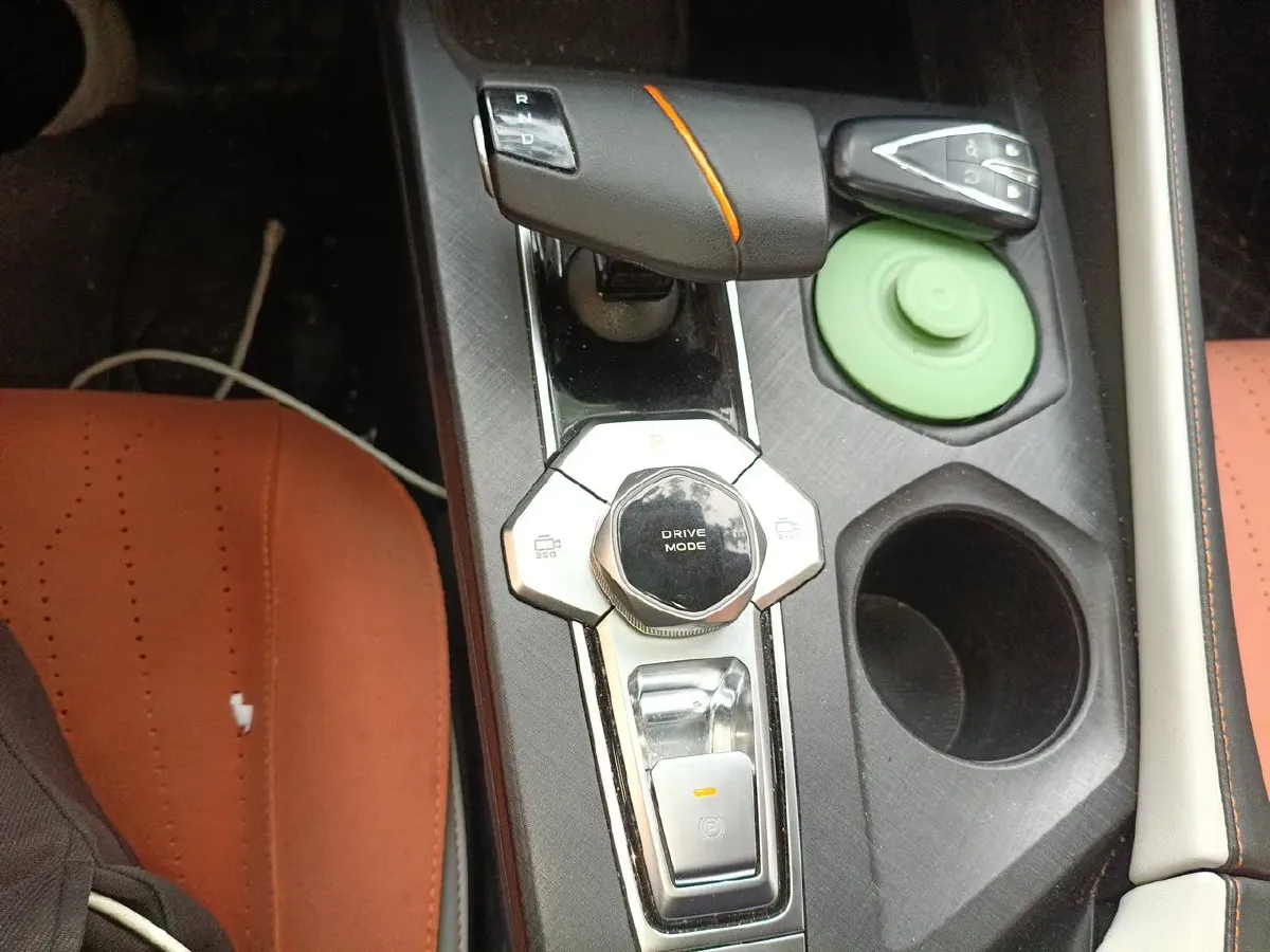 2024 ChangAn UNI-V iDD 1.5L 110HP L4 E-CVT PHEV 18.99KWH,autocango,china used car exporter,china ev exporter,chinese used car exporter,chinese used ev exporter