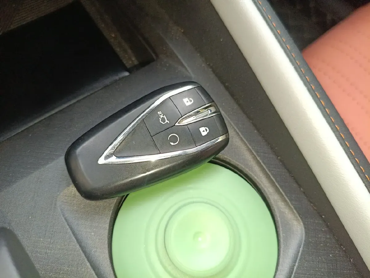 2024 ChangAn UNI-V iDD 1.5L 110HP L4 E-CVT PHEV 18.99KWH,autocango,china used car exporter,china ev exporter,chinese used car exporter,chinese used ev exporter