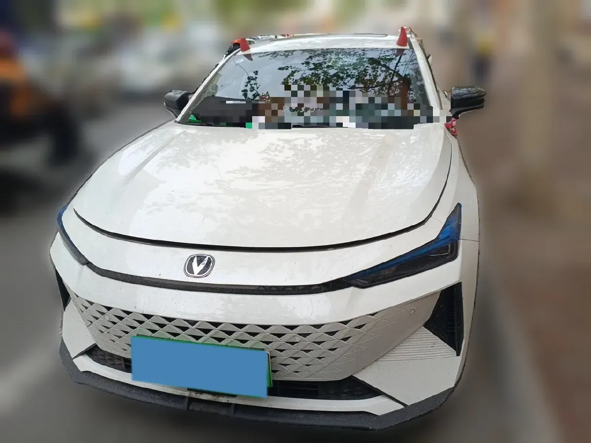 2024 ChangAn UNI-V iDD 1.5L 110HP L4 E-CVT PHEV 18.99KWH,autocango,china used car exporter,china ev exporter,chinese used car exporter,chinese used ev exporter