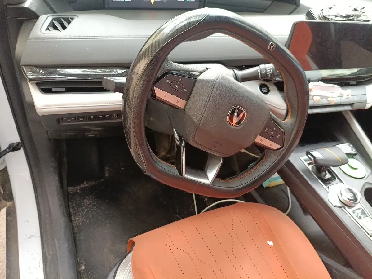 2024 ChangAn UNI-V iDD 1.5L 110HP L4 E-CVT PHEV 18.99KWH,autocango,china used car exporter,china ev exporter,chinese used car exporter,chinese used ev exporter