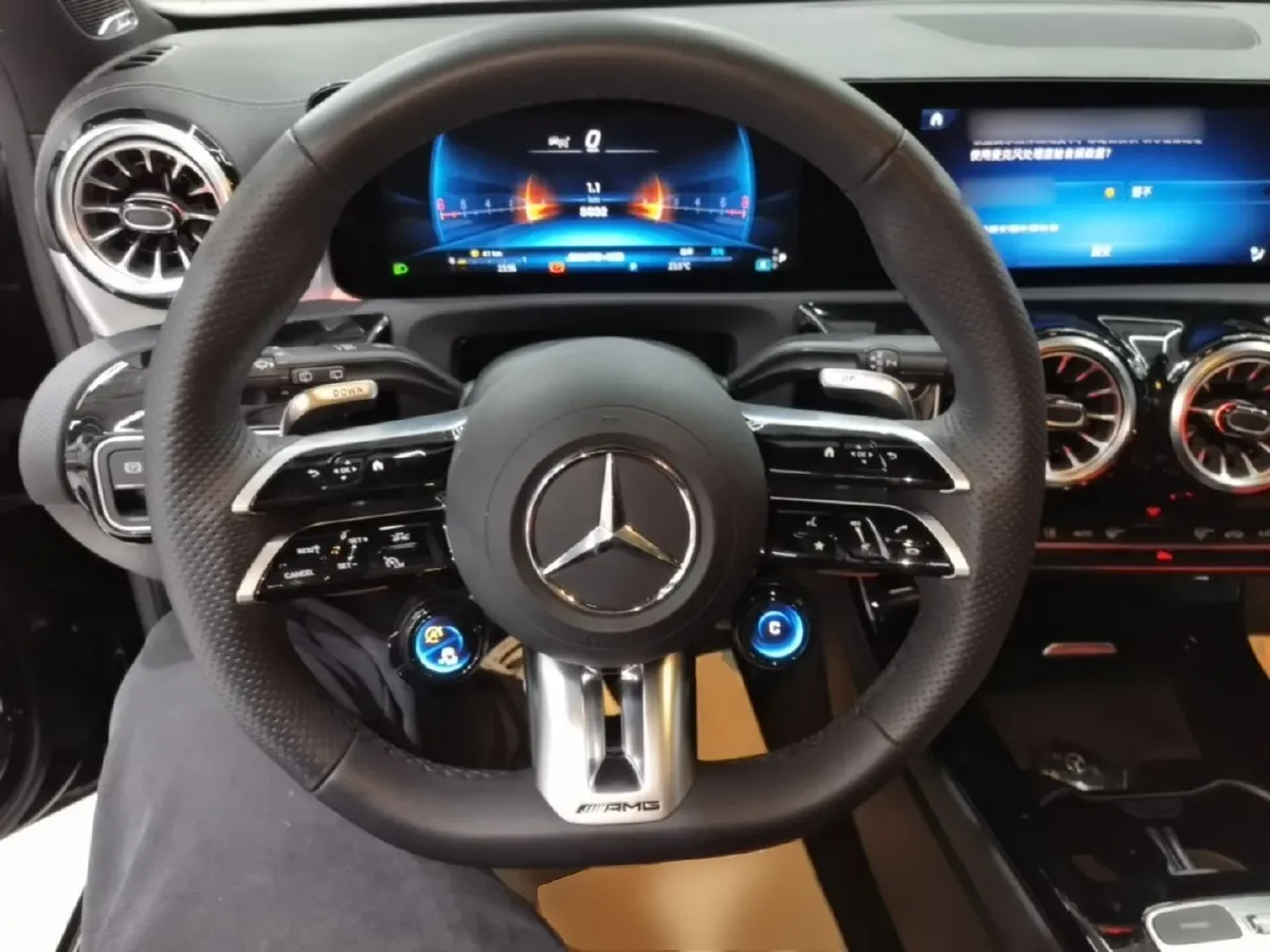 2024 Mercedes-Benz A AMG 2.0T 306HP L4 8DCT,autocango,china used car exporter,china ev exporter,chinese used car exporter,chinese used ev exporter