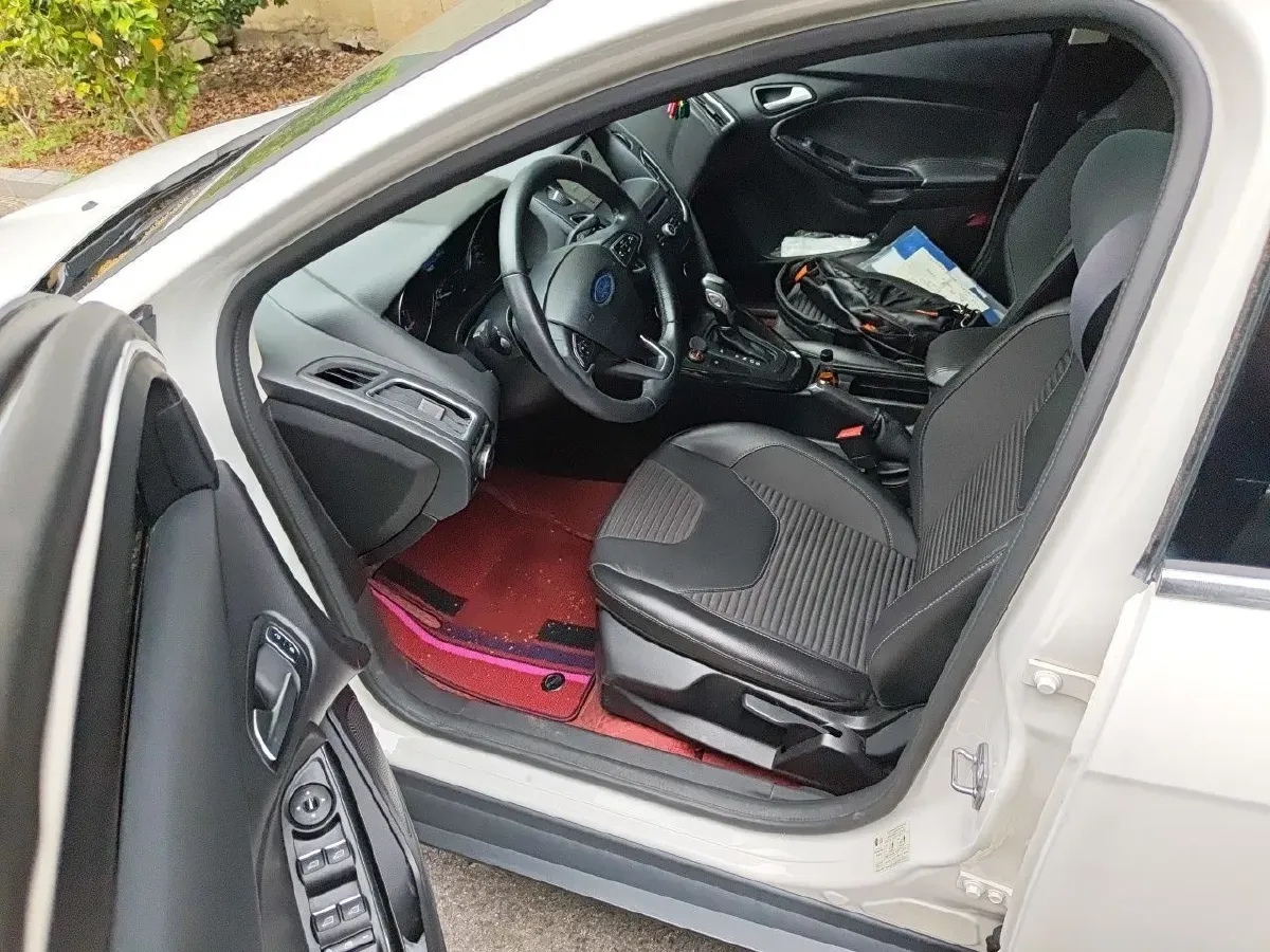 2017 Ford Focus 1.5T 181HP L4 6AT,autocango,china used car exporter,china ev exporter,chinese used car exporter,chinese used ev exporter
