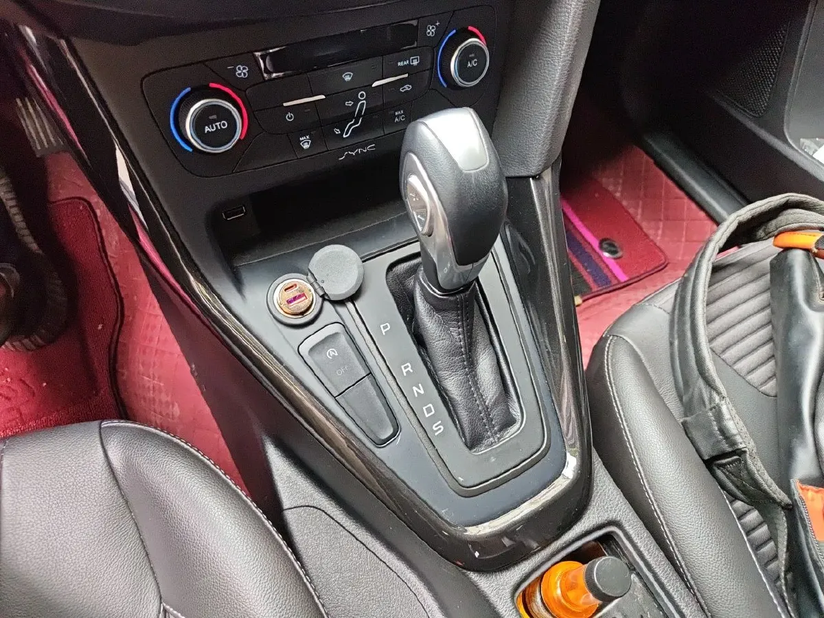 2017 Ford Focus 1.5T 181HP L4 6AT,autocango,china used car exporter,china ev exporter,chinese used car exporter,chinese used ev exporter