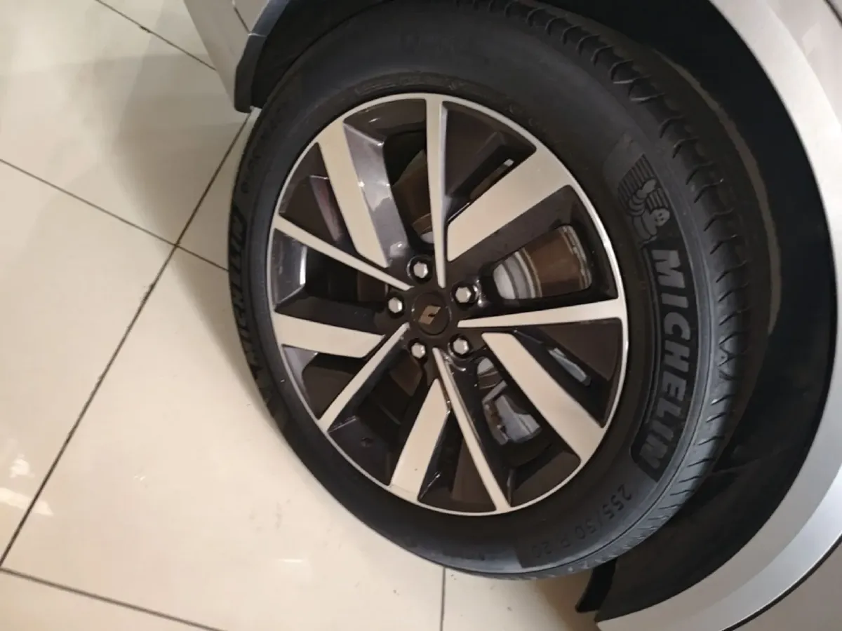 2023 Li L8 Range Extended 154HP REEV 40.9KWH,autocango,china used car exporter,china ev exporter,chinese used car exporter,chinese used ev exporter