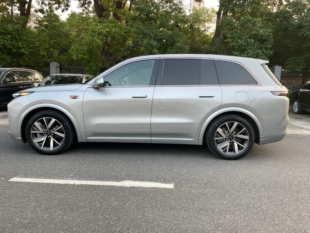 2023 Li L8 Range Extended 154HP REEV 40.9KWH,autocango,china used car exporter,china ev exporter,chinese used car exporter,chinese used ev exporter