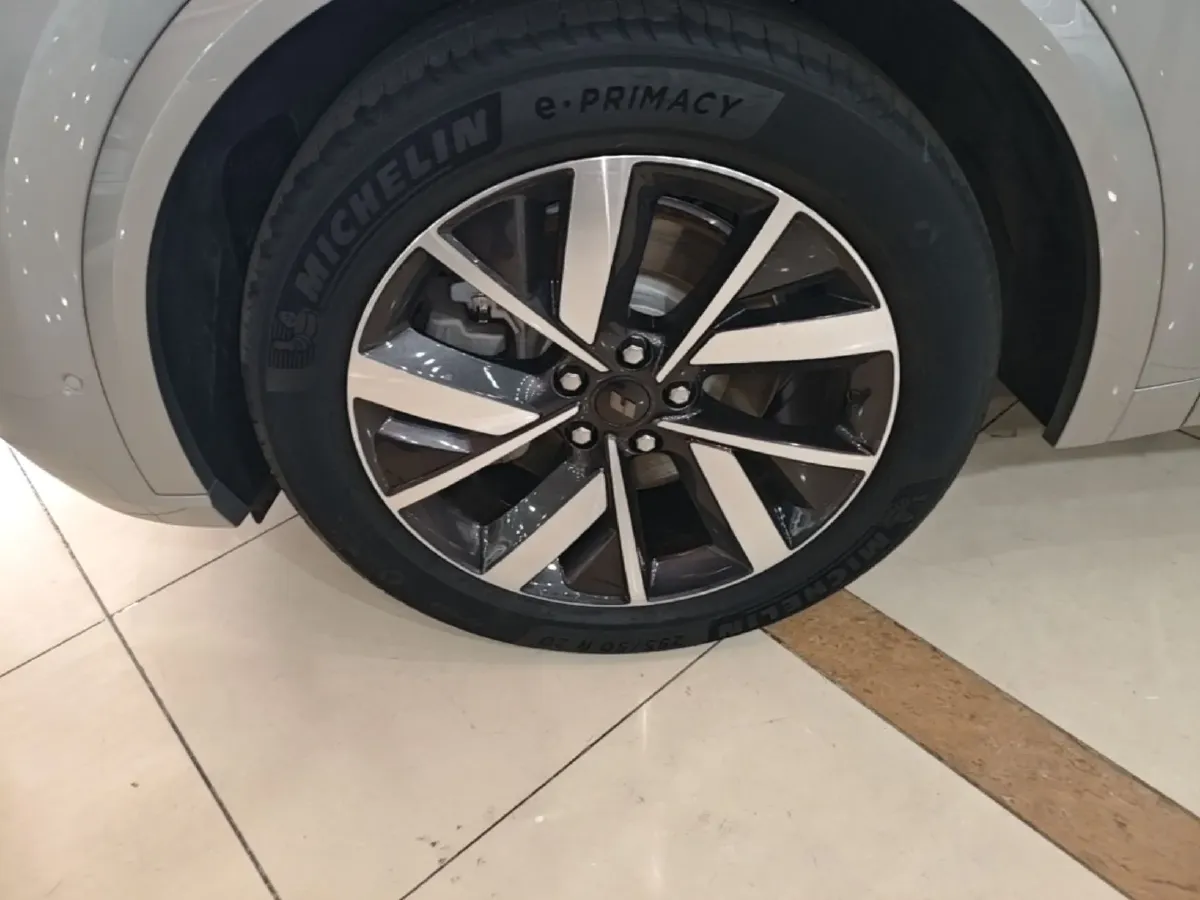 2023 Li L8 Range Extended 154HP REEV 40.9KWH,autocango,china used car exporter,china ev exporter,chinese used car exporter,chinese used ev exporter