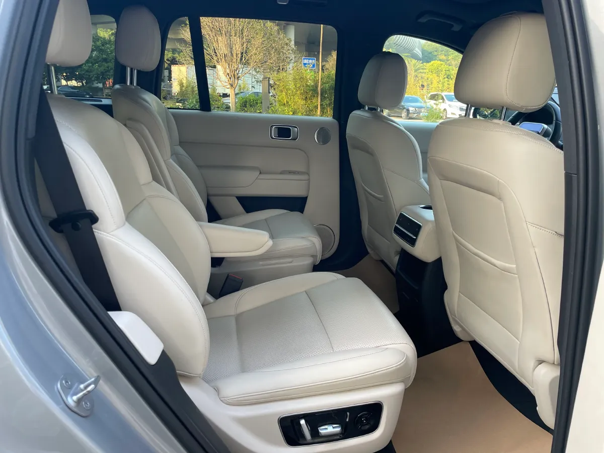 2023 Li L8 Range Extended 154HP REEV 40.9KWH,autocango,china used car exporter,china ev exporter,chinese used car exporter,chinese used ev exporter